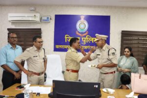 IMG-20230916-WA0213-300x200 वरिष्ठ कार्यालय के पदोन्नति आदेश के परिपालन में थाना प्रभारी त्रिकुंडा उप निरीक्षक चंदन सिंह को निरीक्षक के पद पर किया गया पदोन्नत।,