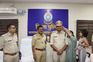 IMG-20230916-WA0221-300x200 वरिष्ठ कार्यालय के पदोन्नति आदेश के परिपालन में थाना प्रभारी त्रिकुंडा उप निरीक्षक चंदन सिंह को निरीक्षक के पद पर किया गया पदोन्नत।,