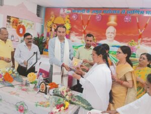 IMG-20230921-WA0235-300x226 नवा बिहान की टीम ने अतिरिक्त पुलिस अधीक्षक विवेक शुक्ला को दी विदाई