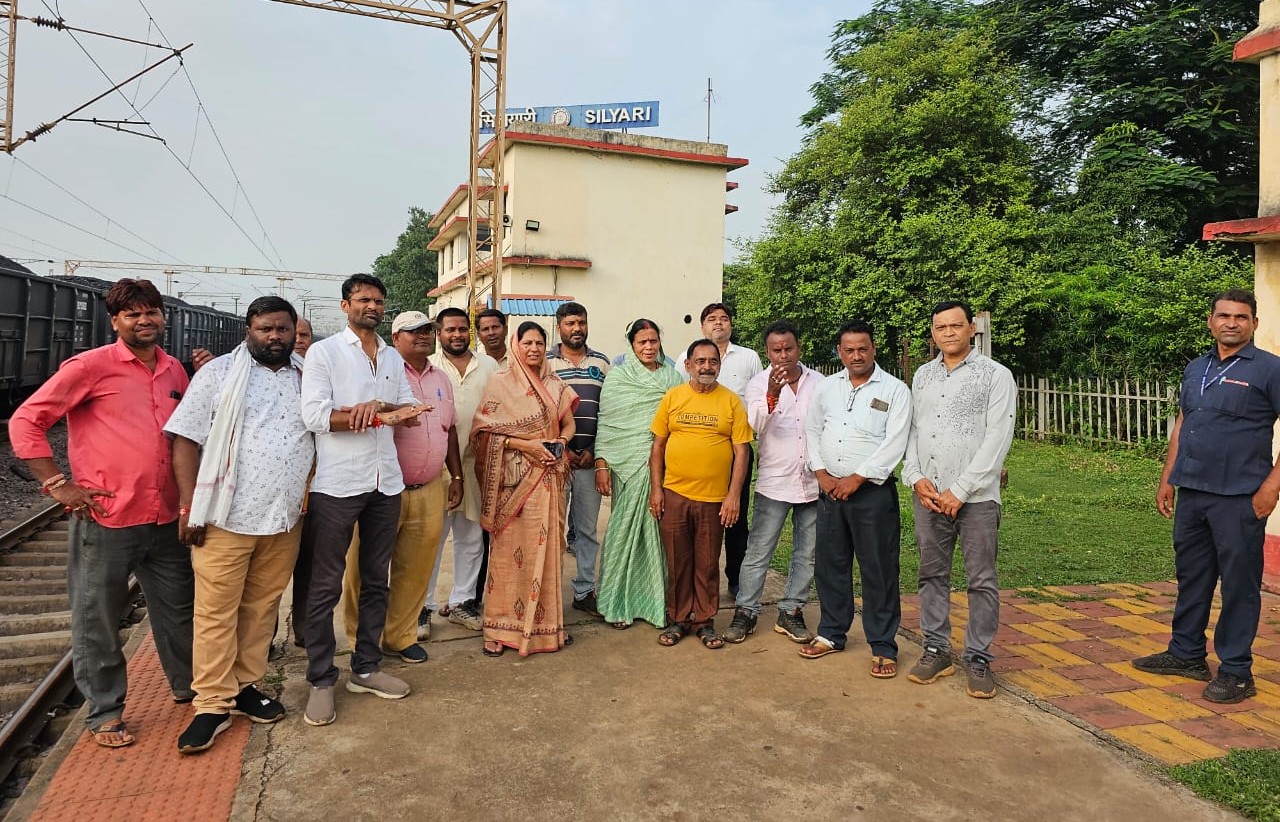 pk रेल रोको आंदोलन लिए विधायक अनिता योगेंद्र शर्मा ने आमजनों से समर्थन मांगा