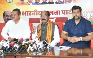 IMG-20231009-WA0094-300x187 85 प्रत्याशियों की घोषणा कर भाजपा ने बनाई ऐतिहासिक बढ़त:अरुण साव*  *अपने प्रदेश छत्तीसगढ़ को बचाने छत्तीसगढ़ का प्रत्येक व्यक्ति वोट करेगा और कांग्रेस को उखाड़ फेंकेगा*:*अरुण साव*   छत्तीसगढ़ की जनता का पैसा लूटने वालों का सत्ता से बेदखल होने का काउंटडाउन शुरू:अरुण साव*