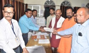 IMG-20231021-WA05651-780x470-1-300x181 भाजपा प्रत्याशी भैयालाल राजवाड़े ने बैकुंठपुर विधान सभा हेतु लिया पहला नामांकन पत्र  भाजपा जिला अध्यक्ष कृष्ण बिहारी व अन्य समर्थक रहे मौजूद, 26 अक्टूबर को दाखिल करेंगे नामांकन