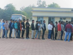 IMG-20231117-WA0049-768x576-1-300x225 बैकुंठपुर विधानसभा के खरवत मतदान केंद्र में लगी है लंबी कतार 3 बजे के बाद बड़ी संख्या में पहुंचे मतदाता  विधानसभा निर्वाचन 2023