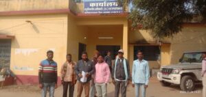 IMG-20240129-WA0146-300x142 पोल्ट्री फार्म के दुर्गंध से तंग आकर ग्रामीणों ने बन्द कराने को लेकर एसडीएम को सौंपा ज्ञापन