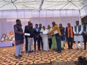 IMG20240126110821-300x225 विधायक श्रीमती शकुन्तला सिंह पोर्ते के द्वारा किया गया आत्मानन्द विद्यालय वाड्रफनगर में तिरंगा फहराया