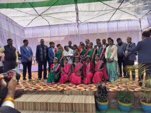 IMG20240126112454-300x225 विधायक श्रीमती शकुन्तला सिंह पोर्ते के द्वारा किया गया आत्मानन्द विद्यालय वाड्रफनगर में तिरंगा फहराया