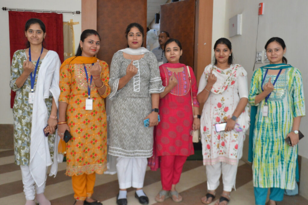 1714660235_b1ce272337a64bb2f696-1024x681 बिना किसी संशय से अपनी जिम्मेदारियों का करें निर्वहन : प्रेक्षक श्री मीणा