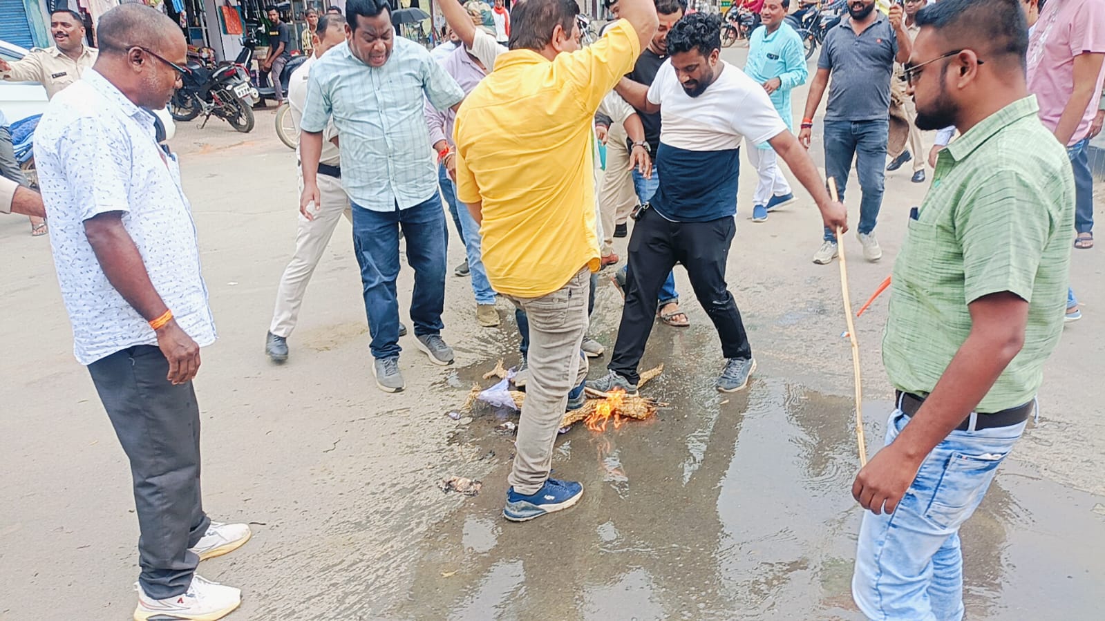 IMG-20240829-WA0003 भाजपा सरकार में प्रशासन के द्वारा कांग्रेस कार्यकर्ताओं पर लाठी चार्ज के विरोध में मुख्यमंत्री और गृहमंत्री का कांग्रेस ने फूका पुतला।