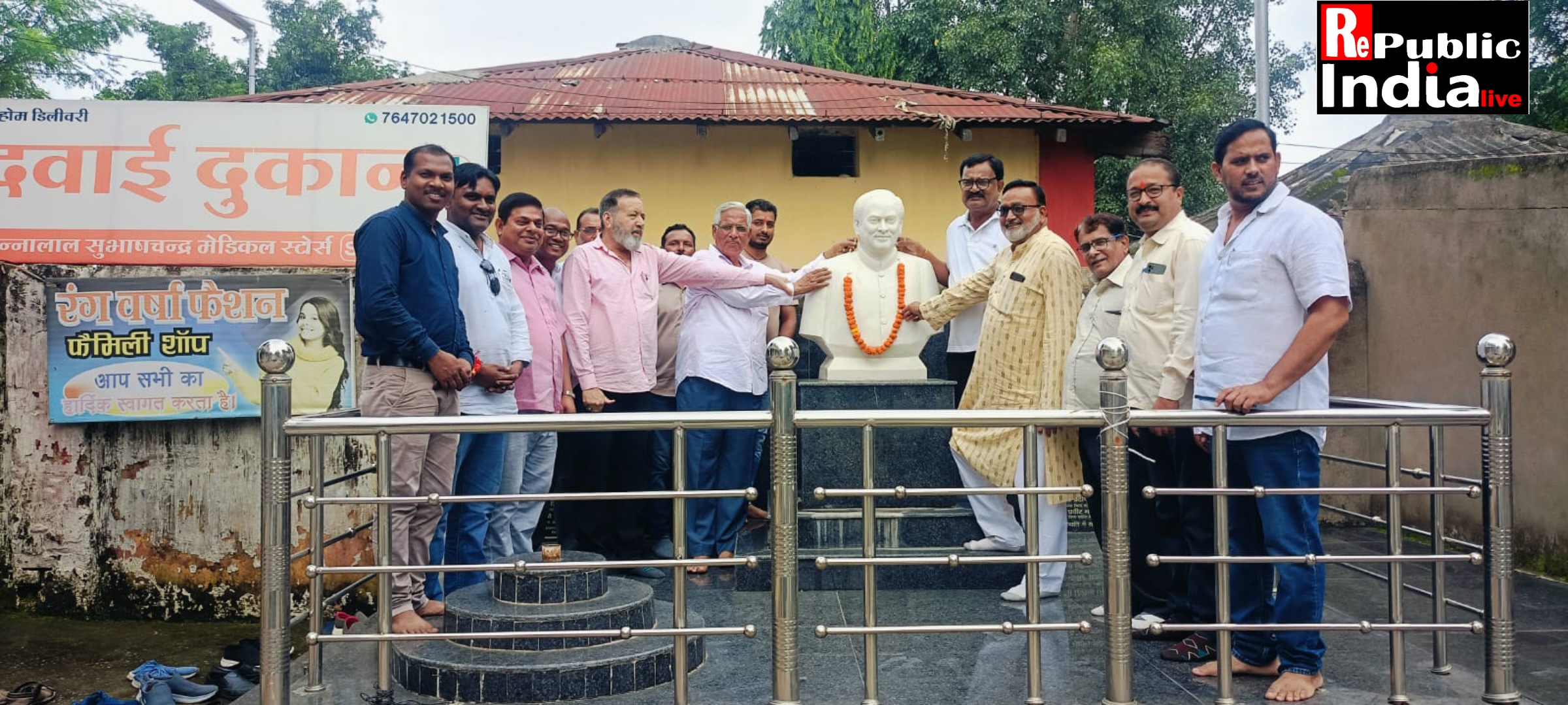 Picsart_24-08-20_21-55-03-367 पूर्व प्रधानमंत्री राजीव गांधी की जयंती पर कांग्रेसियों ने दी श्रद्धांजलि ।