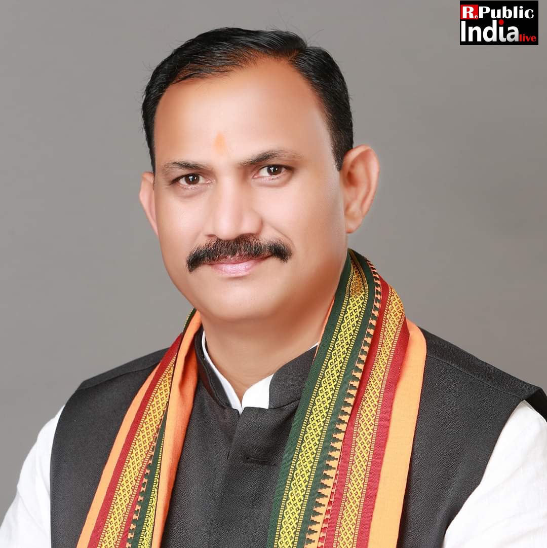 Picsart_24-08-28_16-29-51-664 स्वास्थ्य मंत्री श्री श्याम बिहारी जायसवाल ने अधिकारियों को शिविर लगाकर बीमारी के प्रति लोगों को जागरूक  करने का दिया  निर्देश।