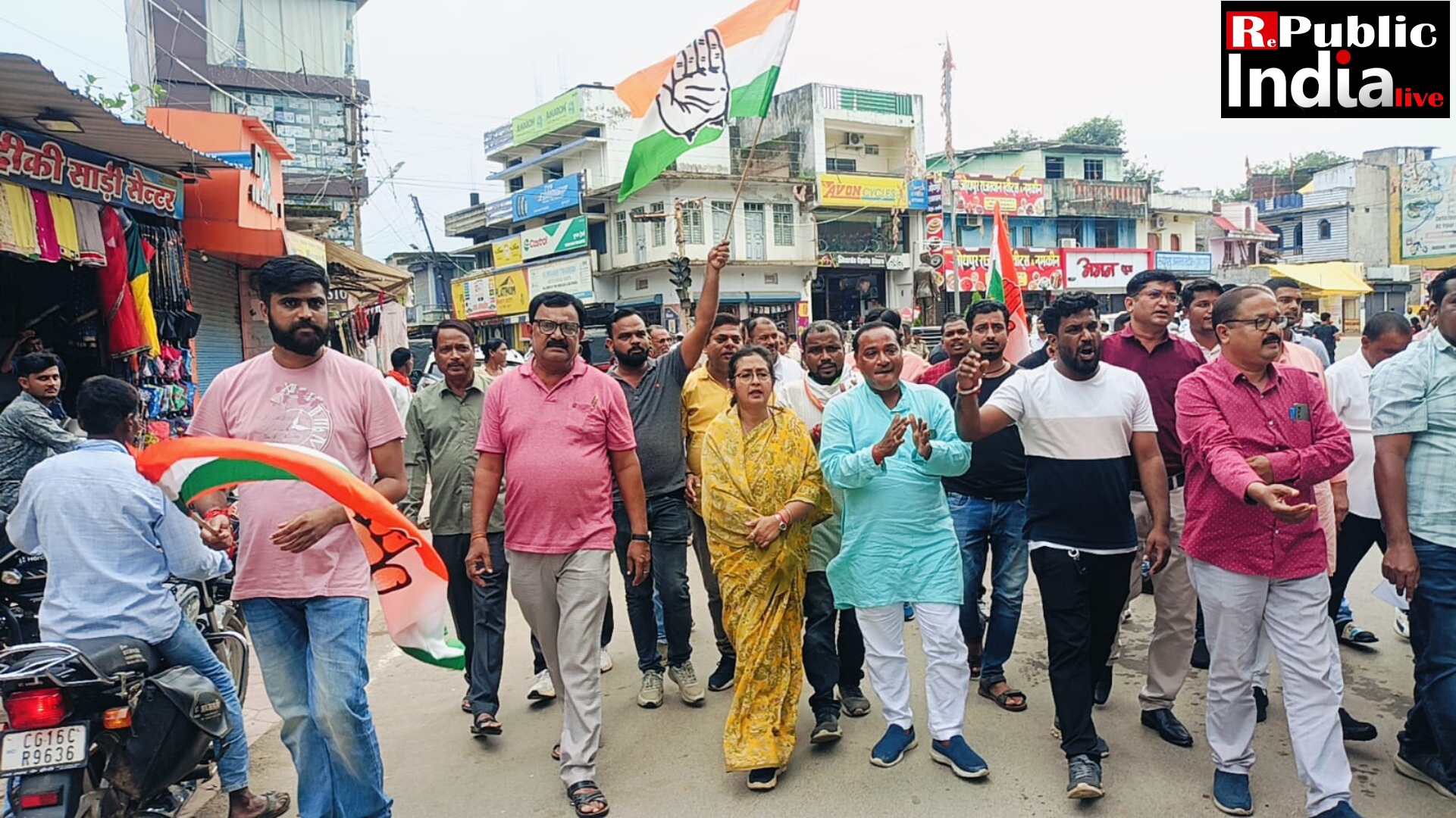 Picsart_24-08-29_18-56-17-417 भाजपा सरकार में प्रशासन के द्वारा कांग्रेस कार्यकर्ताओं पर लाठी चार्ज के विरोध में मुख्यमंत्री और गृहमंत्री का कांग्रेस ने फूका पुतला।