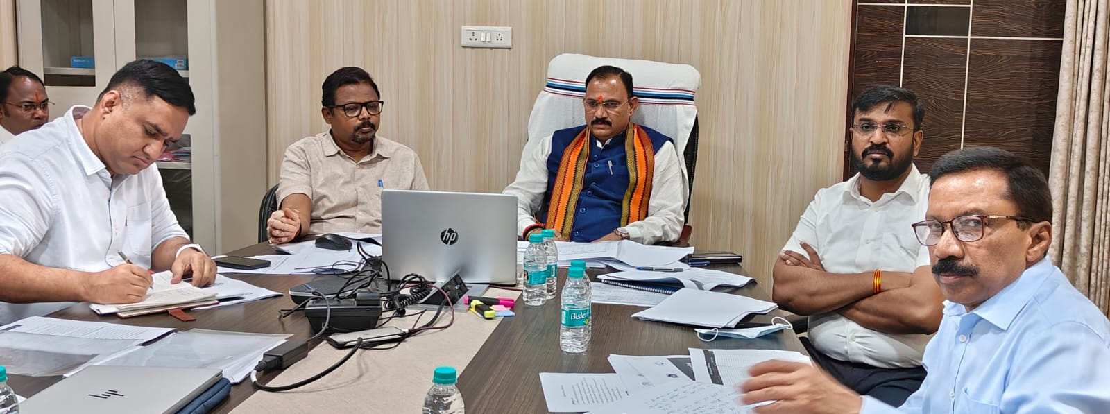 IMG-20240917-WA0001 स्वास्थ्य मंत्री श्री श्याम बिहारी जायसवाल ने वीडियो कॉन्फ्रेंसिंग के जरिए राज्य के सीएमएचओ, सीएस और नोडल अधिकारियों से की समीक्षा।