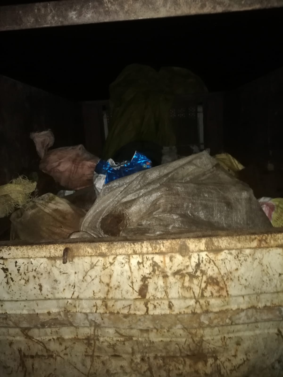 IMG-20240929-WA0007 अवैध काबाड़ लोड पीकप सहित 1 आरोपी चिरमिरी  पुलिस ने किया गिरफ्तार।