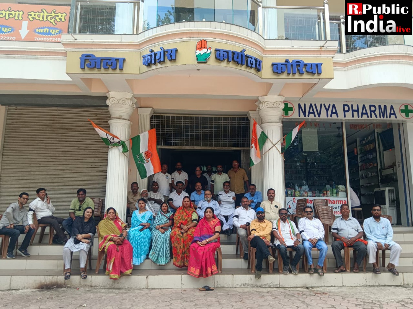 Picsart_24-09-03_22-39-10-906 छत्तीसगढ़ में महिलाओं के सुरक्षा को लेकर मौन प्रदर्शन,कांग्रेस ने काली पट्टी बांधकर किया विरोध।