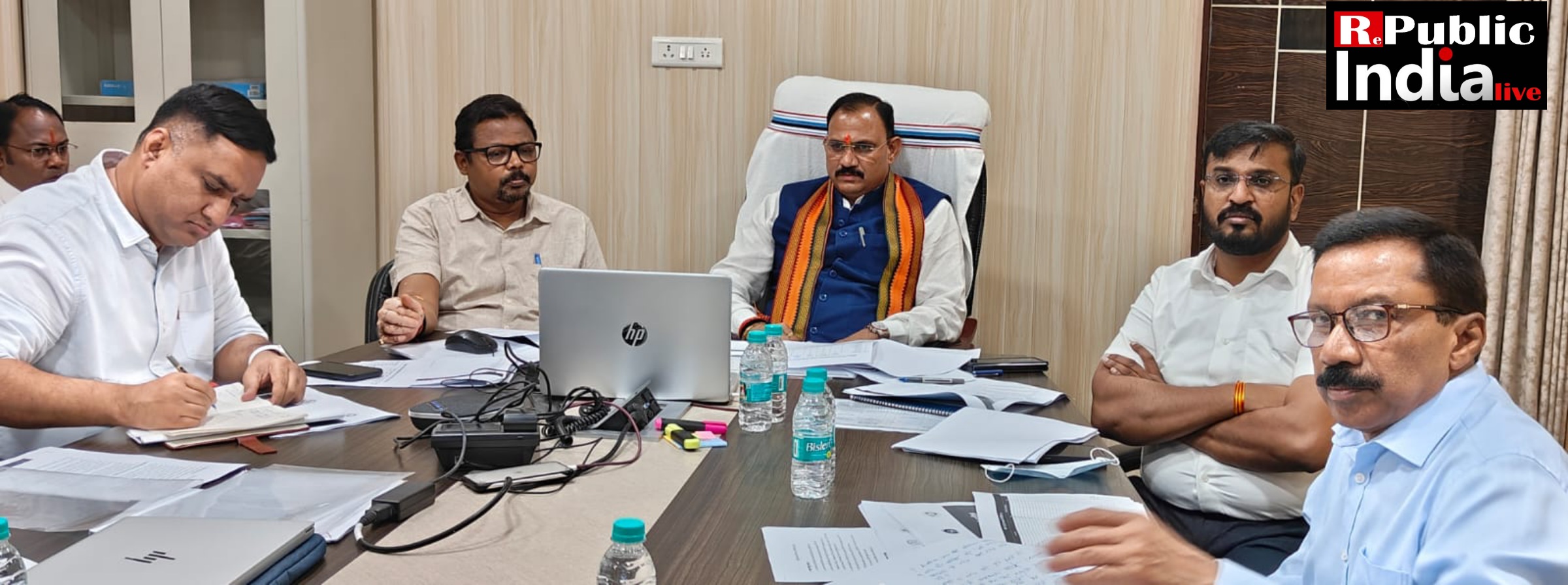 Picsart_24-09-17_21-01-10-421 स्वास्थ्य मंत्री श्री श्याम बिहारी जायसवाल ने वीडियो कॉन्फ्रेंसिंग के जरिए राज्य के सीएमएचओ, सीएस और नोडल अधिकारियों से की समीक्षा।