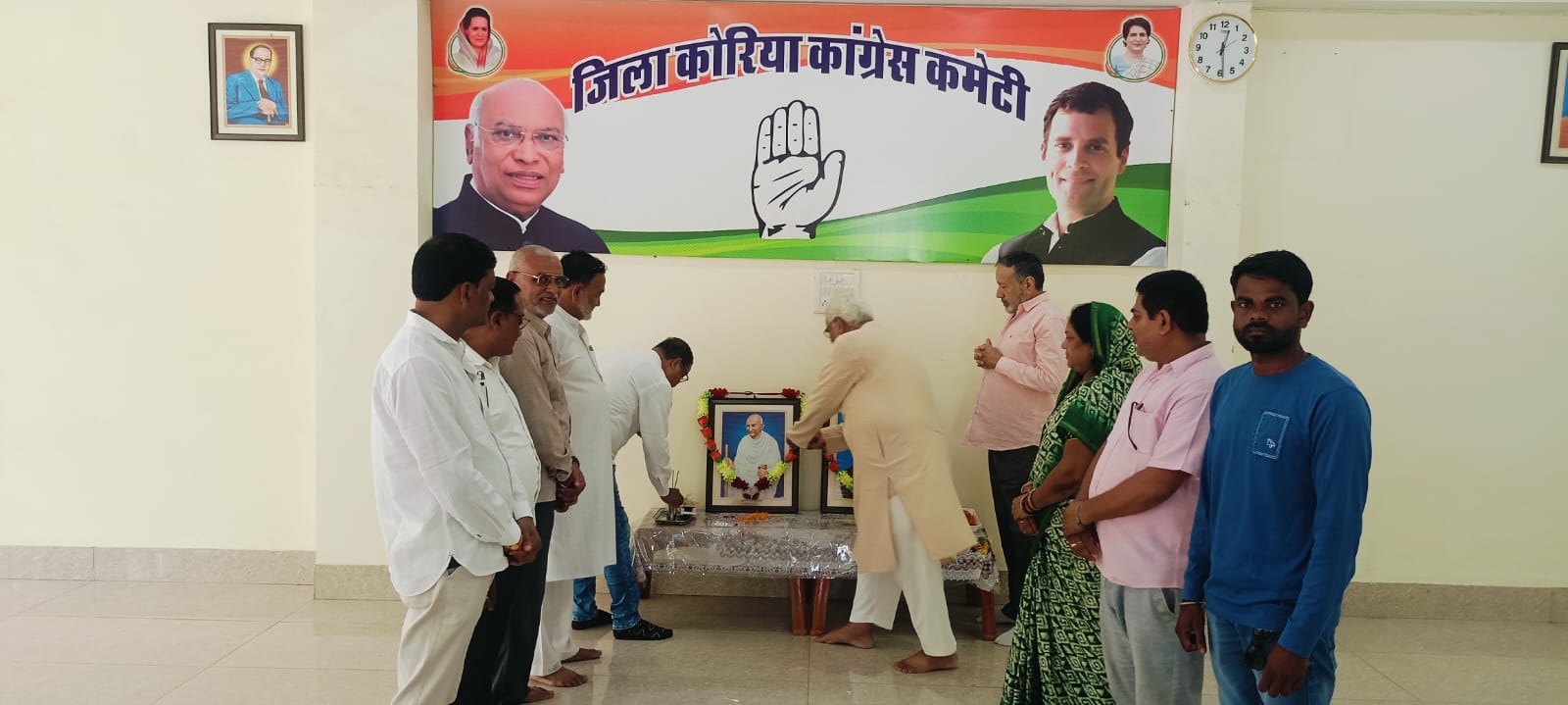 IMG-20241002-WA0018 राष्ट्रपिता महात्मा गांधी जी एवं देश के पूर्व प्रधानमंत्री लाल बहादुर शास्त्री जी की जयंती को विश्व अहिंसा दिवस के रूप में मनाया गया।