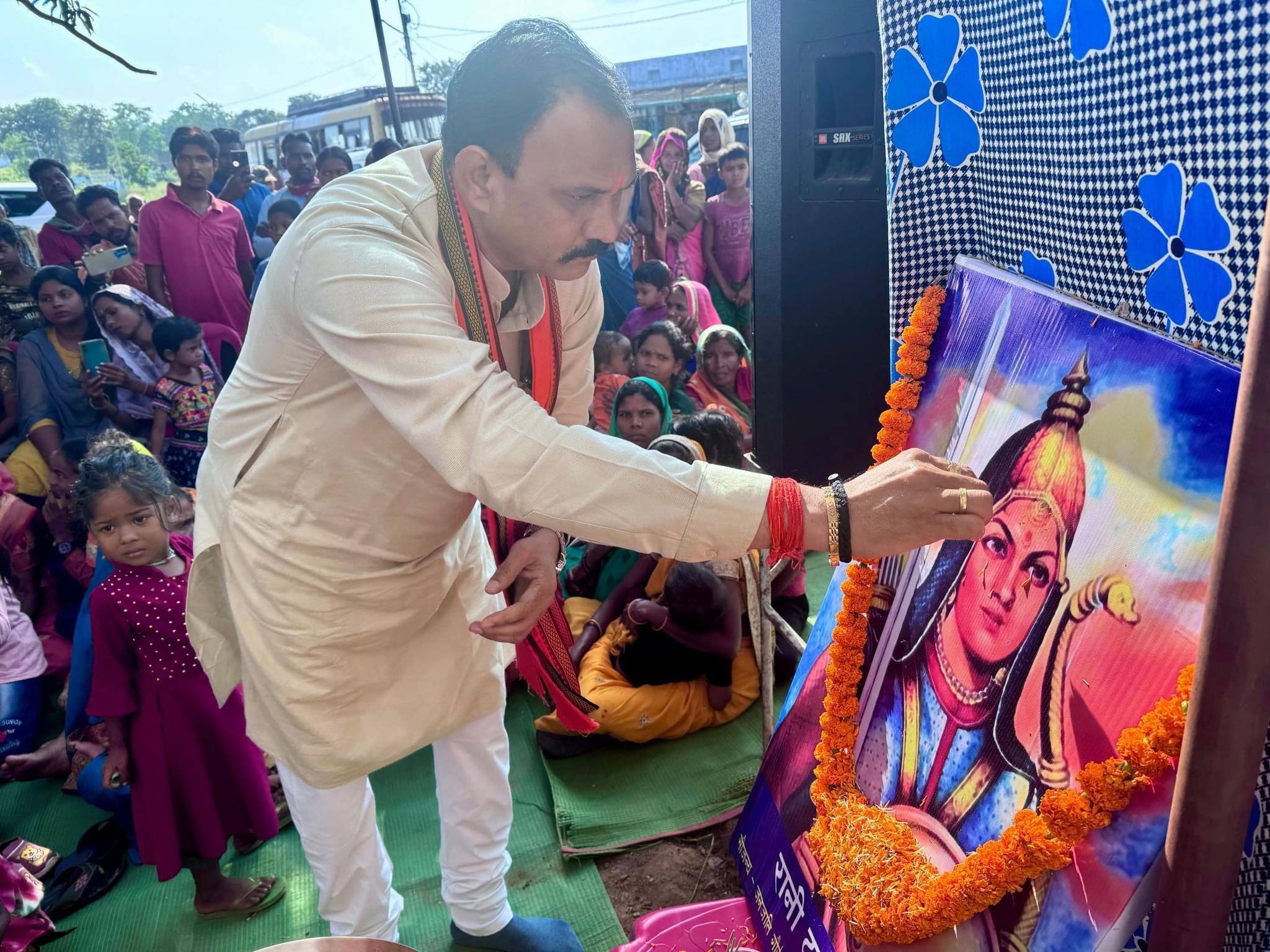 IMG-20241005-WA0006 नव गठित जनजाति गौरव समाज ने याद किया महारानी दुर्गावती को, समाज को प्रेरणा देने किया कार्यक्रम का आयोजन।