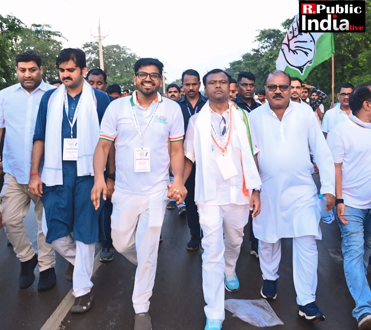 Picsart_24-10-04_22-35-42-755 छत्तीसगढ़ न्याय यात्रा में शामिल हुए चिरमिरी के युवा नेता अशरफ।