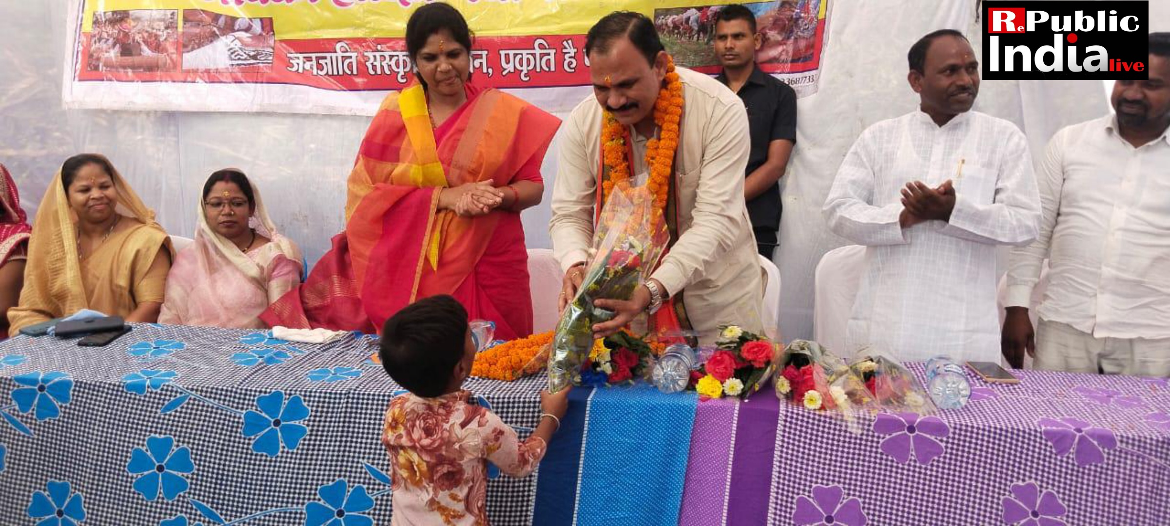 Picsart_24-10-05_18-48-32-144 नव गठित जनजाति गौरव समाज ने याद किया महारानी दुर्गावती को, समाज को प्रेरणा देने किया कार्यक्रम का आयोजन।