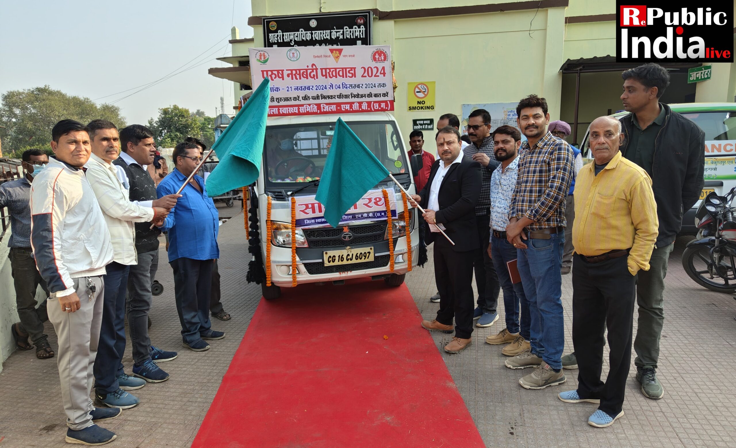 Picsart_24-11-25_23-17-33-020-scaled मुख्य चिकत्सा एवं स्वा. अधिकारी जिला M C B के द्वारा पुरुष नसबंदी पखवाड़ा का रथ हरी झंडी दिखाकर सुभारम्भ किया गया।