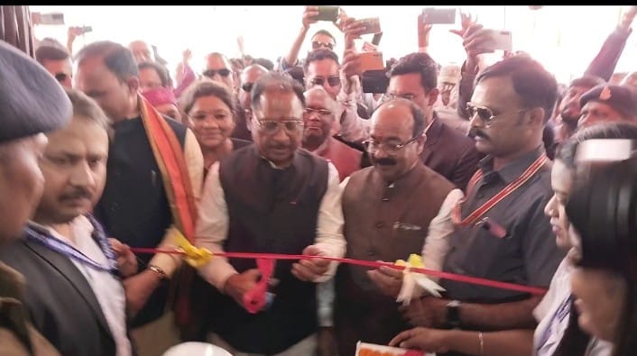 IMG-20241209-WA0066 चिरमिरी में मुख्यमंत्री ने सर्व सुविधायुक्त 100 बेड,जिला चिकित्सालय का किया उद्घाटन।