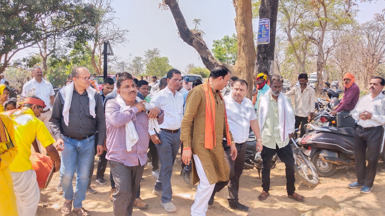 IMG-20250407-WA0010 03 करोड़ के नवीन सामुदायिक भवन निर्माण का भूमिपूजन कार्यक्रम संपन्न।