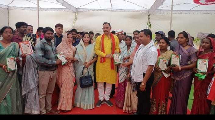 IMG-20250519-WA0011 सुशासन तिहार में स्वास्थ्य मंत्री ने दिखाई सख्ती, बोले मै कसम खा रहा हूं अगर जनता को गुमराह किए तो ठीक नहीं होगा, 15 जून तक वन अधिकार पट्टा का करे निराकरण।