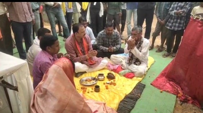 IMG-20250520-WA0002 खड़गवां के तीन ग्राम पंचायतों की पुरानी मांग का स्वास्थ्य मंत्री ने किया भूमिपूजन, लगभग 08 करोड़ की लागत से बनेगा पक्का सड़क।