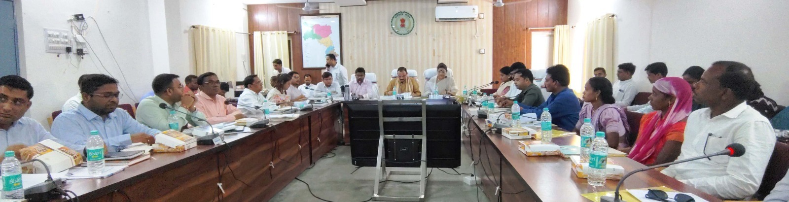 IMG-20250603-WA0001 जिला खनिज संस्थान न्यास की शासी परिषद की बैठक संपन्न, स्वास्थ्य मंत्री ने लो वोल्टेज की समस्या को दूर करने विद्युत विभाग को दिये निर्देश।