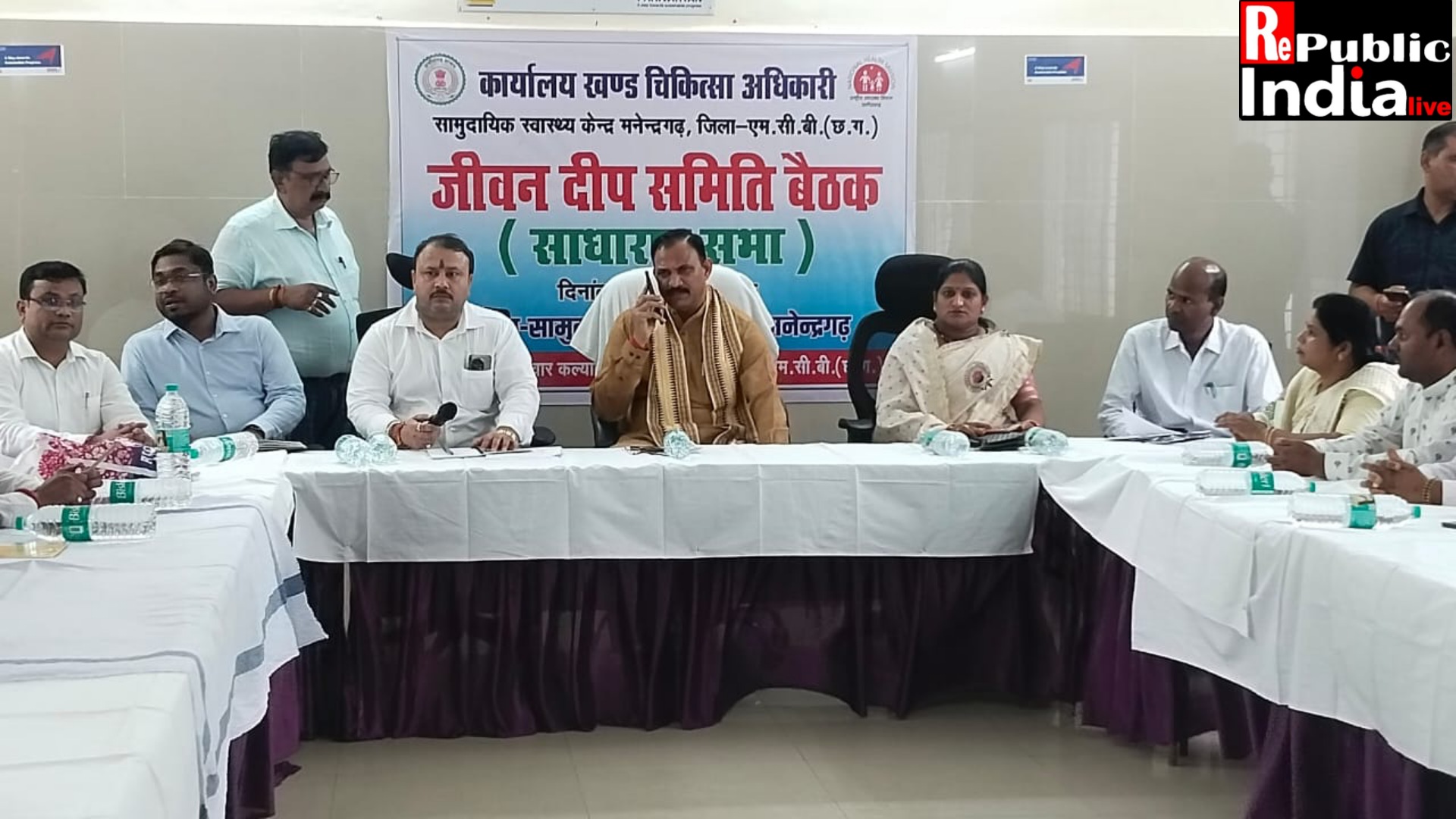 Picsart_25-06-03_23-20-03-421 मनेंद्रगढ़ सीएचसी जीवन दीप समिति की साधारण सभा, एजेंडे की बैठक संपन्न, 15 बिंदुओं पर व्यापक चर्चा के बाद बनी सहमति।