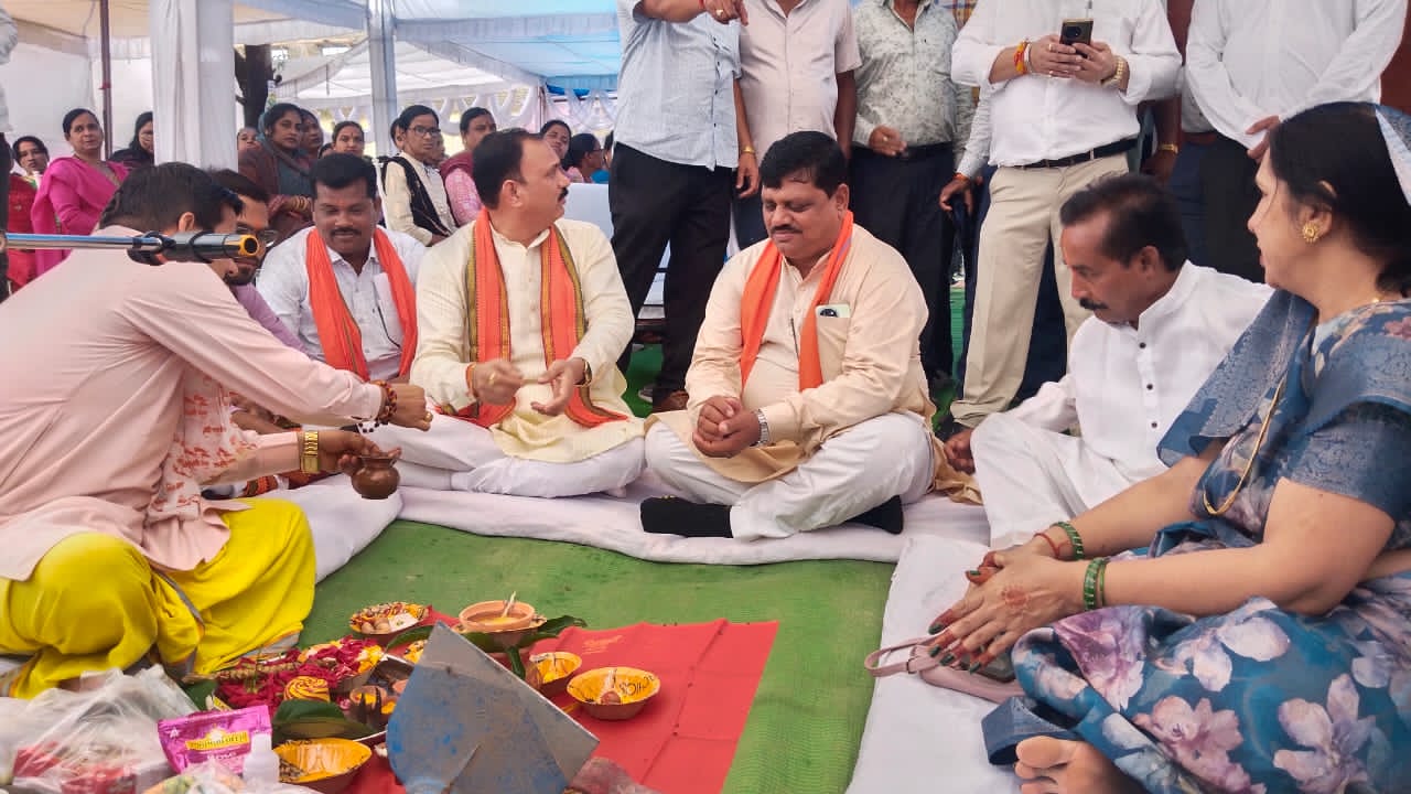 IMG-20250728-WA0002 प्रदेश में बनने वाले चिकित्सीय आवासीय परिसर की आगाज चिरमिरी से, हाईटेक और सर्वसुविधायुक्त होगा डाक्टरों की कालोनी।