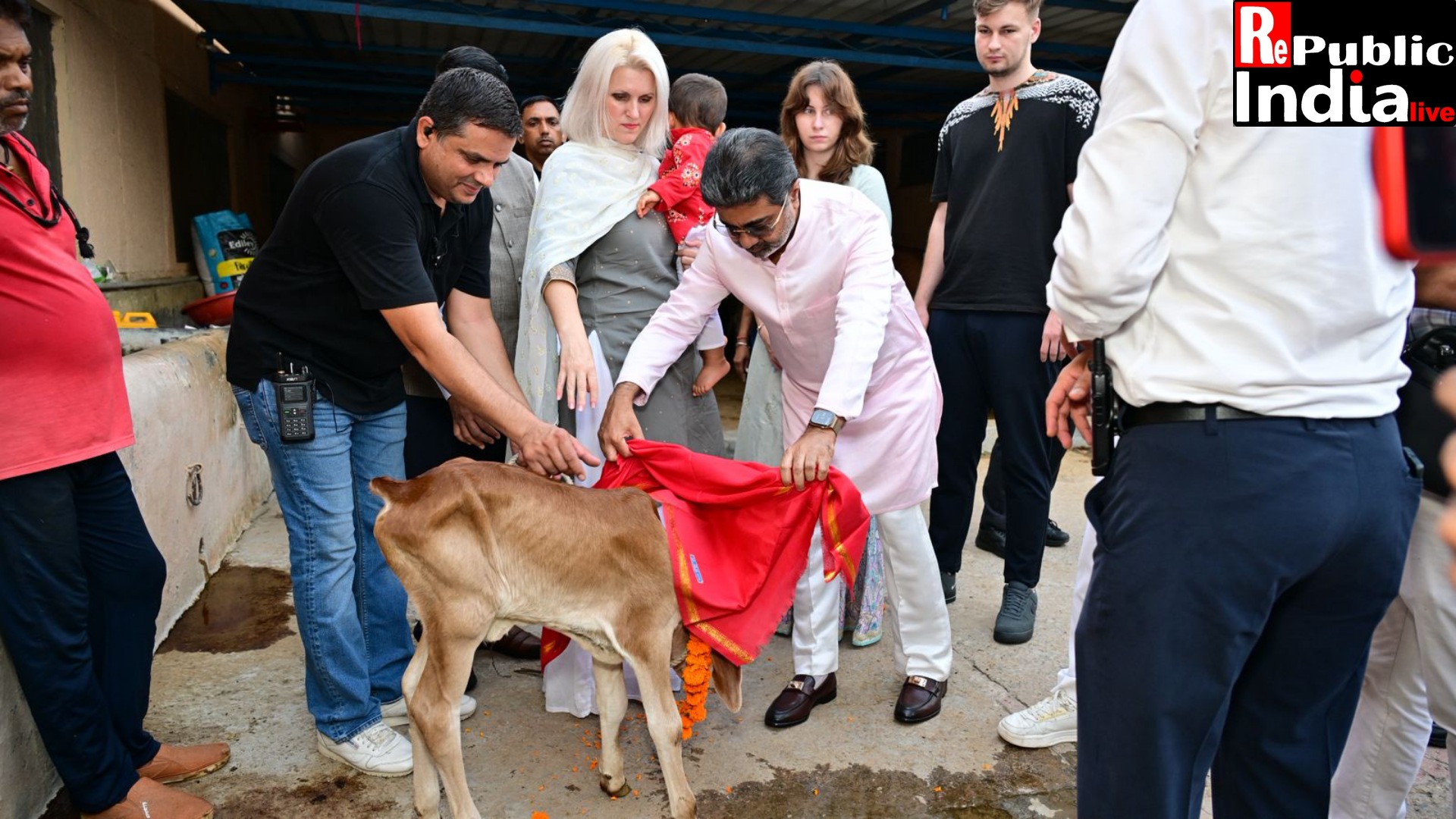 Picsart_25-07-07_06-31-11-579 प्रथम जन्मदिवस पर युवराज आदितेश्वर वर्मा ने निभाई गौसेवा, वर्मा परिवार ने मनाया विशेष दिन।