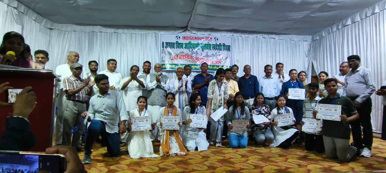 IMG-20250811-WA0016 बच्चे जो कि 10 वीं एवं 12 वीं 80 प्रतिशत से अधिक अंक प्राप्त किए थे उन्हें प्रशस्ति पत्र एवं मेडल देकर सम्मानित किया गया।