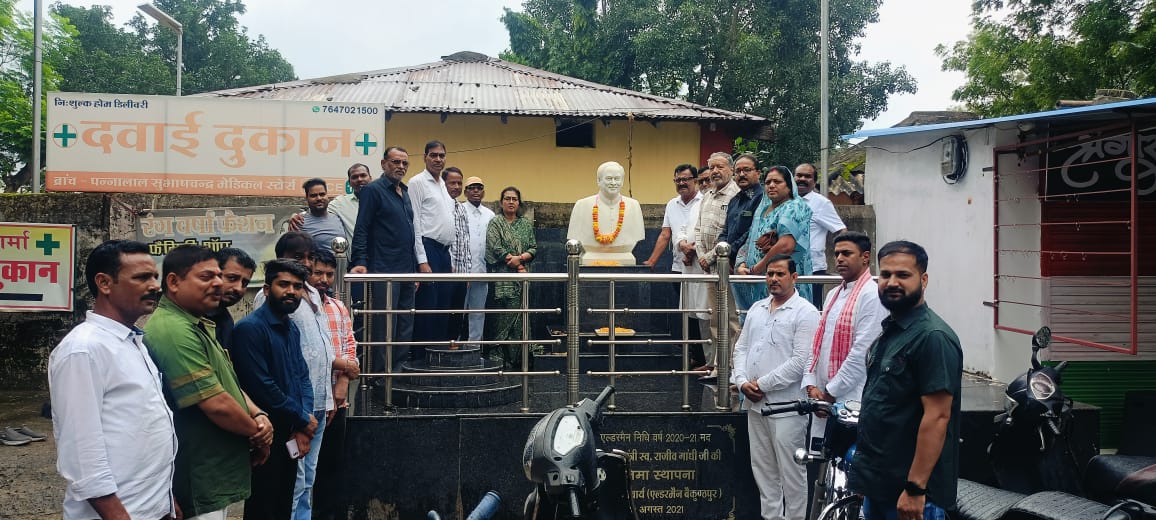 IMG-20250820-WA0002 भारत रत्न पूर्व प्रधानमंत्री राजीव गांधी की जयंती पर कांग्रेसियों ने दी श्रद्धांजलि।