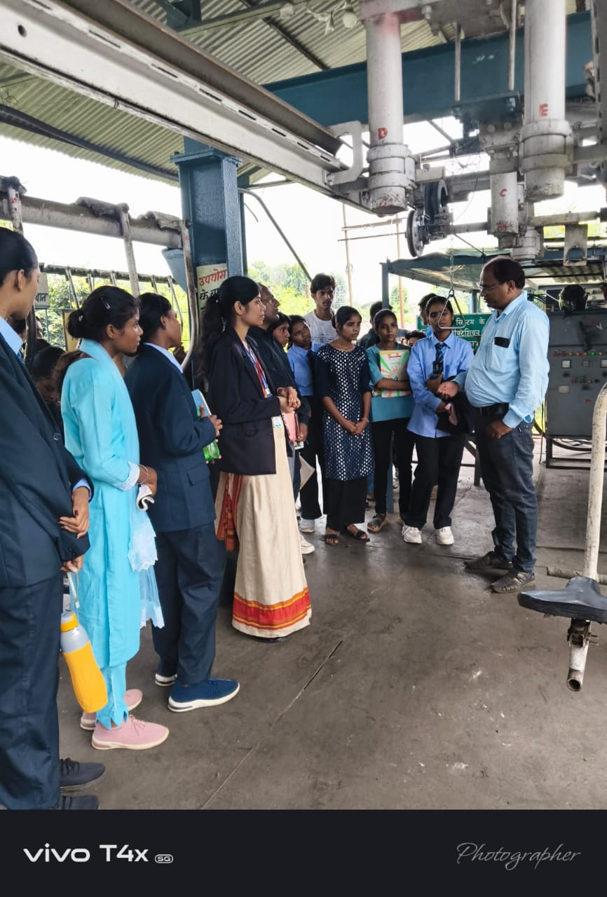 IMG-20250830-WA0003 संकल्प महाविद्यालय के विद्यार्थियों का बंगवार अंडरग्राउंड माइंस (एसईसीएल, सोहागपुर) में सफल औद्योगिक भ्रमण।