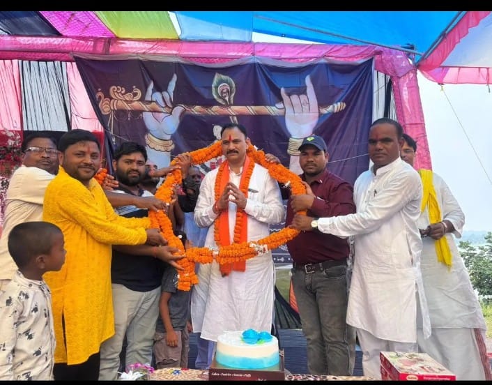 IMG-20251003-WA0009 प्रदेश के स्वास्थ्य मंत्री श्याम बिहारी जायसवाल का जन्मोत्सव धूमधाम से मना।