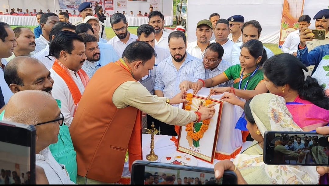 IMG-20251014-WA0000 मुख्यमंत्री विष्णुदेव साय की दूरदृष्टि से MCB बनेगा आदर्श जिला — उद्योग, सड़क और विकास की खुलेंगी नई राहें।