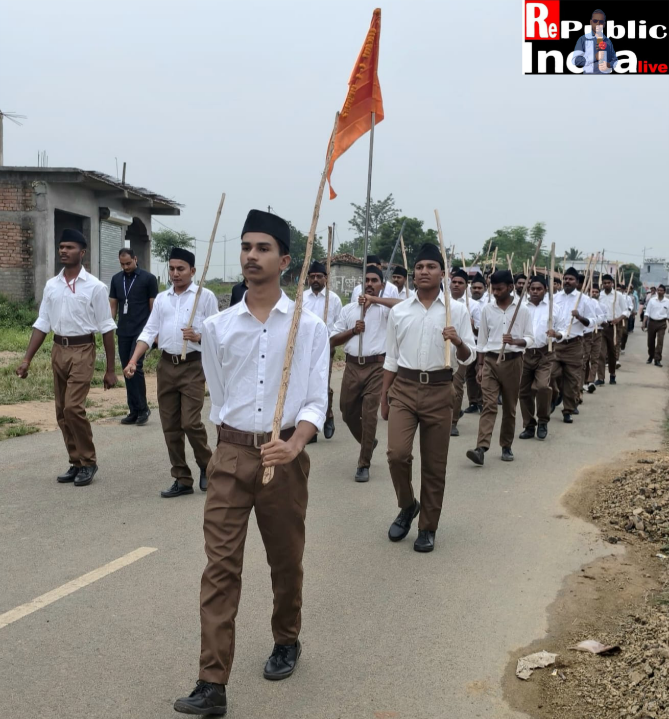 Picsart_25-10-13_23-09-41-909 शताब्दी वर्ष में आरएसएस ने रतनपुर मे किया पथसंचलन ,राष्ट्रहित के लिए समाज को एकजुट होने का किया आह्वान।