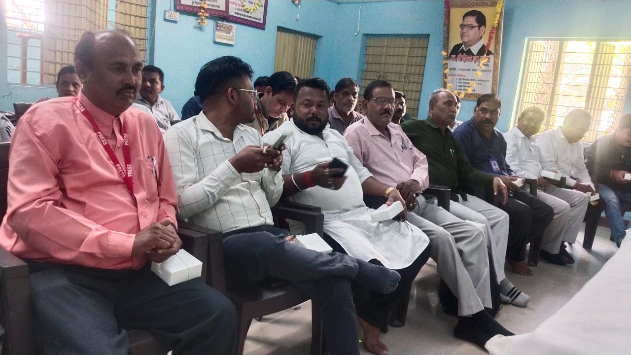 IMG-20251102-WA0008 सोशल हैंडल में आपत्तिजनक पोस्ट मामले में न्यायालय ने लिया संज्ञान, पुलिस को निष्पक्ष जांच कर रिपोर्ट पेश करने चिरमिरी कोर्ट ने किया आदेशित।