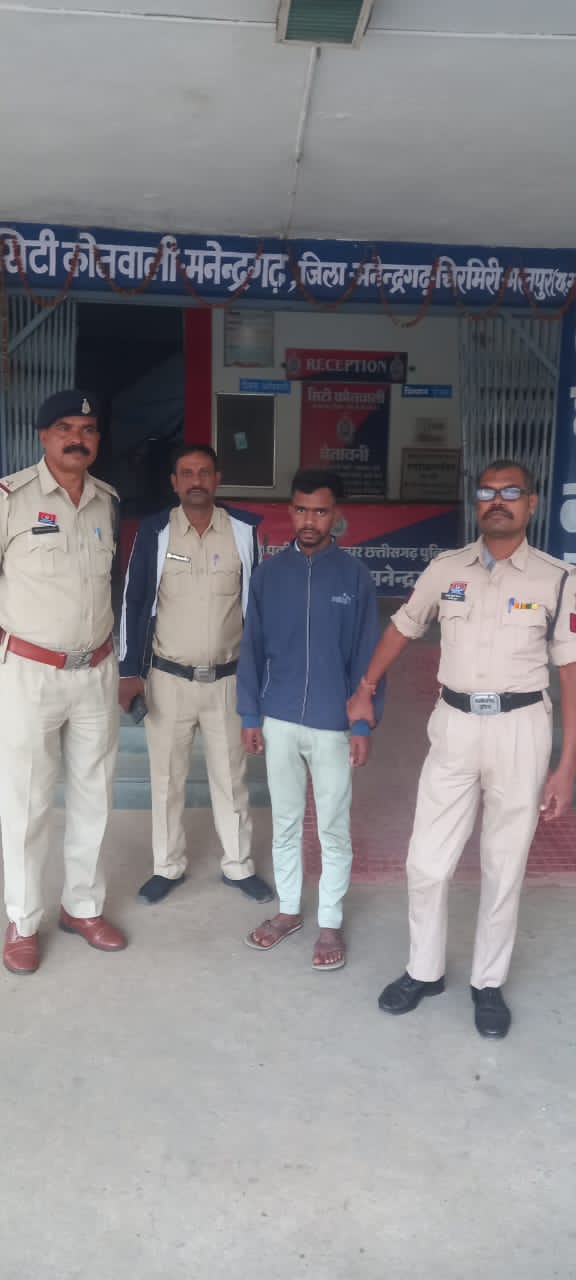 IMG-20251109-WA0020 नशीली दवाओं के अवैध कारोबार पर पुलिस की संयुक्त कार्रवाई एक आरोपी गिरफ्तार, नशीले इंजेक्शन जप्त ।
