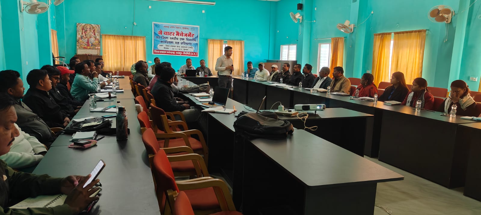 IMG-20251210-WA0010 दूषित जल नियंत्रण के लिए जिला स्तर हुआ मैजिक पिट, सिल्ट चेंबर और लीच पिट पर दी गई विस्तृत जानकारी ।