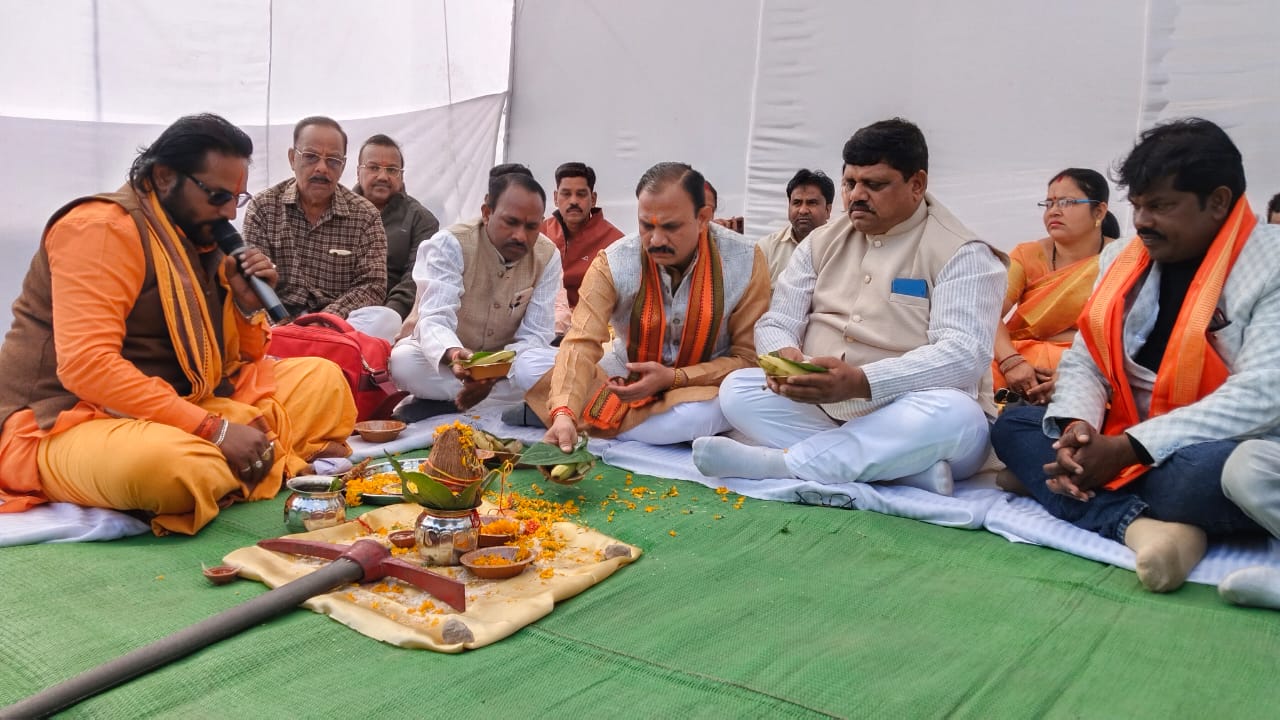 IMG-20251221-WA0001-1 क्षेत्र का तेजी से हो रहा विकास, चिरमिरी को मिलेगी नालंदा परिसर लाइब्रेरी की सौगात, 250 सीटों की आधुनिक लाइब्रेरी से प्रतियोगी परीक्षाओं की तैयारी अब शहर में ।