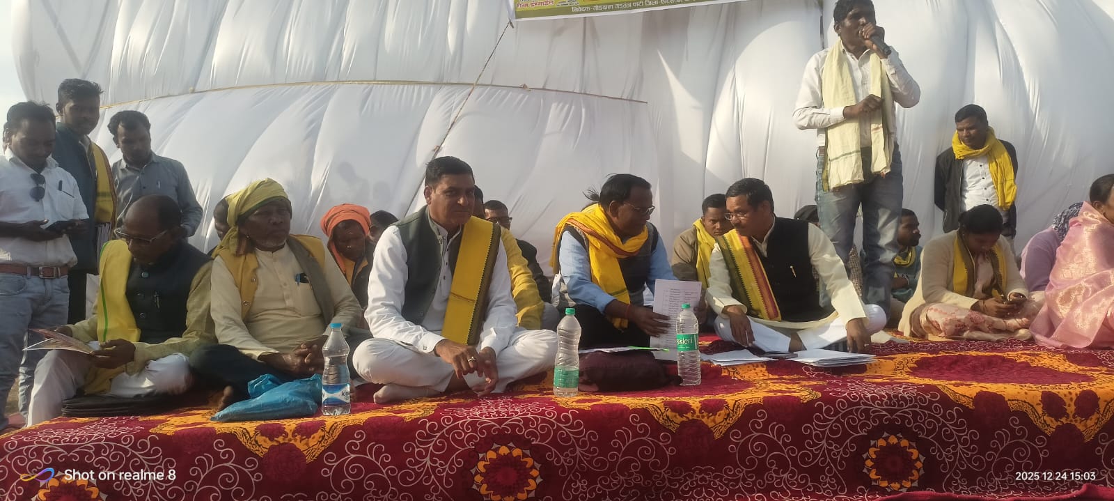 IMG-20251225-WA0026 पेशा कानून दिवस पर गोंडवाना गणतंत्र पार्टी के द्वारा कलेक्टर कार्यालय के समीप किया गया धरना प्रदर्शन ।