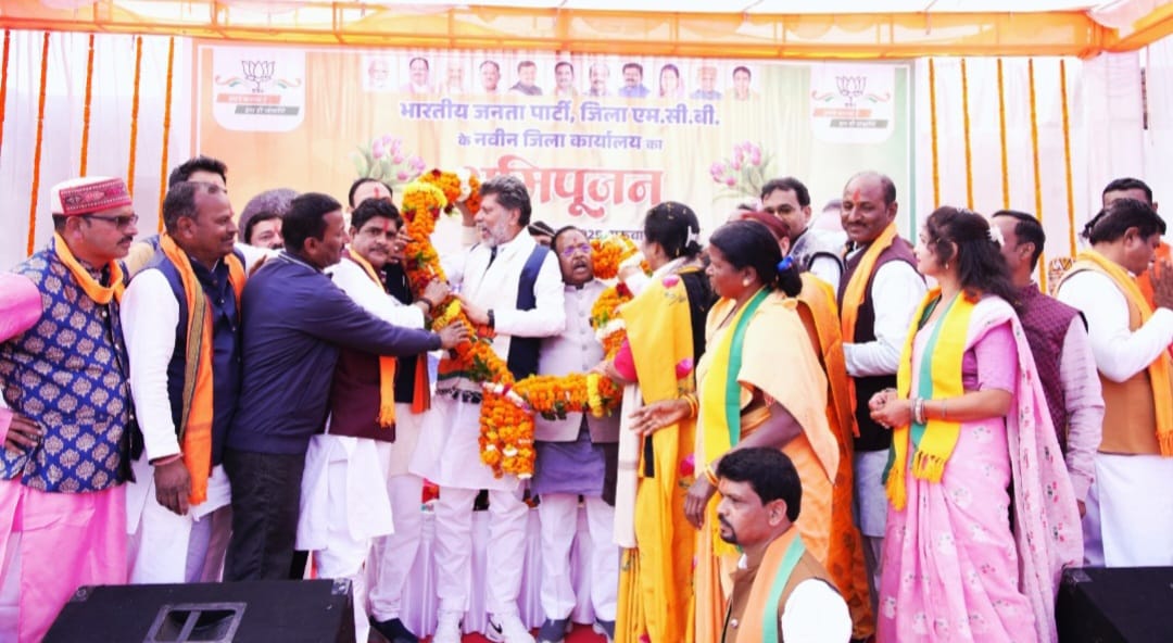 IMG-20251231-WA0010 जिला MCB में भाजपा का 'विजय रथ', चंपा देवी पावले और श्यामबिहारी की जोड़ी ने रचा इतिहास।