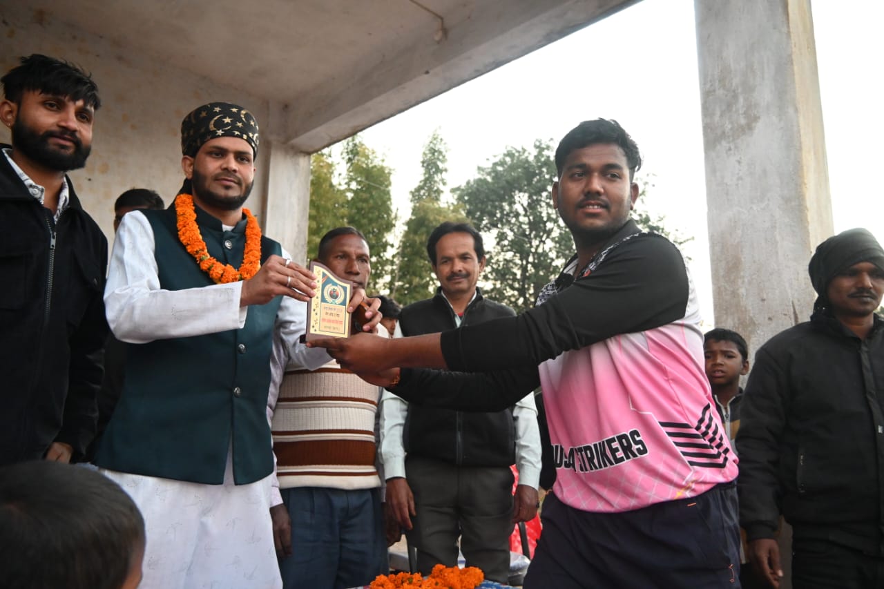 IMG-20260109-WA0000 तरगवां प्रीमियर लीग में पुसला की टीम बनी विजेता ।