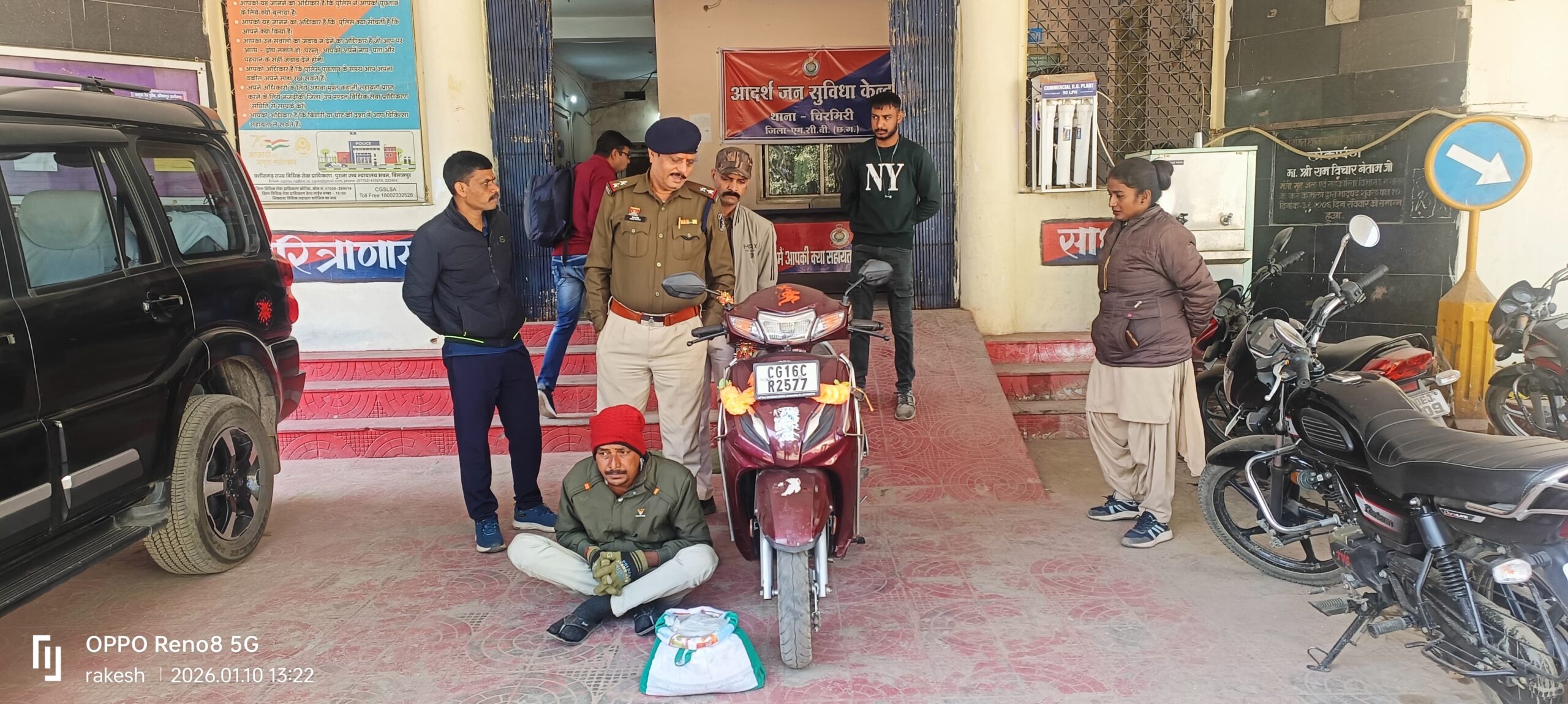 IMG-20260110-WA0011-scaled चिरमिरी पुलिस ने मंदिर के पास शराब बेचने वाले को 20 लीटर कच्ची शराब के साथ किया गिरफ्तार ।