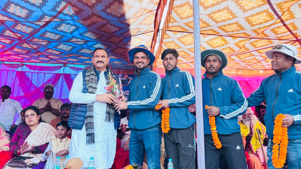 IMG-20260113-WA0005 झगराखाण्ड में हुआ वार्डों का महासंग्राम, वार्ड क्रमांक 11 ने जीता क्रिकेट प्रतियोगिता का खिताब।