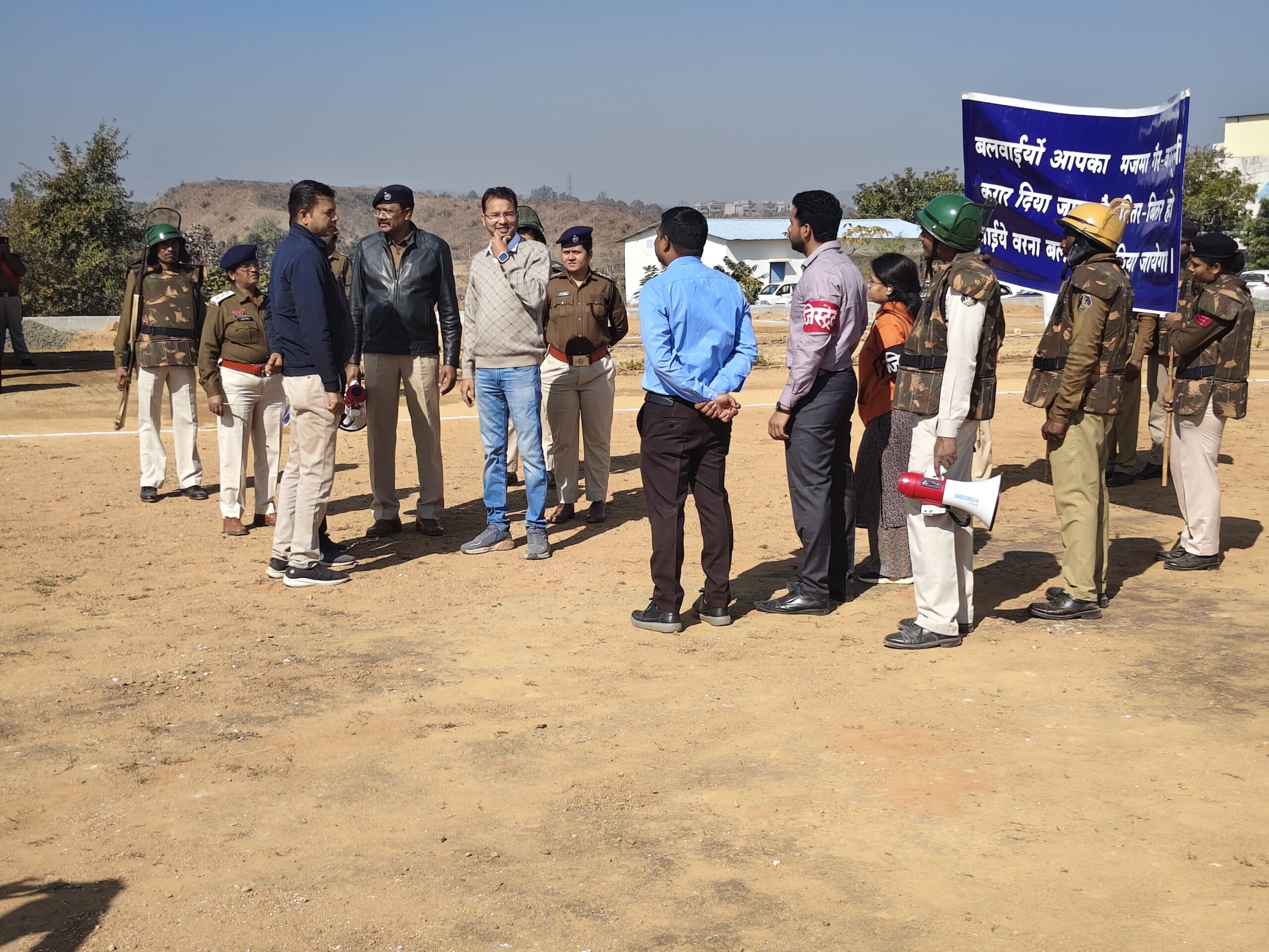 IMG-20260118-WA0032-scaled बलवा ड्रिल अभ्यास – 18वीं बटालियन ने किया पुलिस अधीक्षक रत्ना सिंह के नेतृत्व में । 