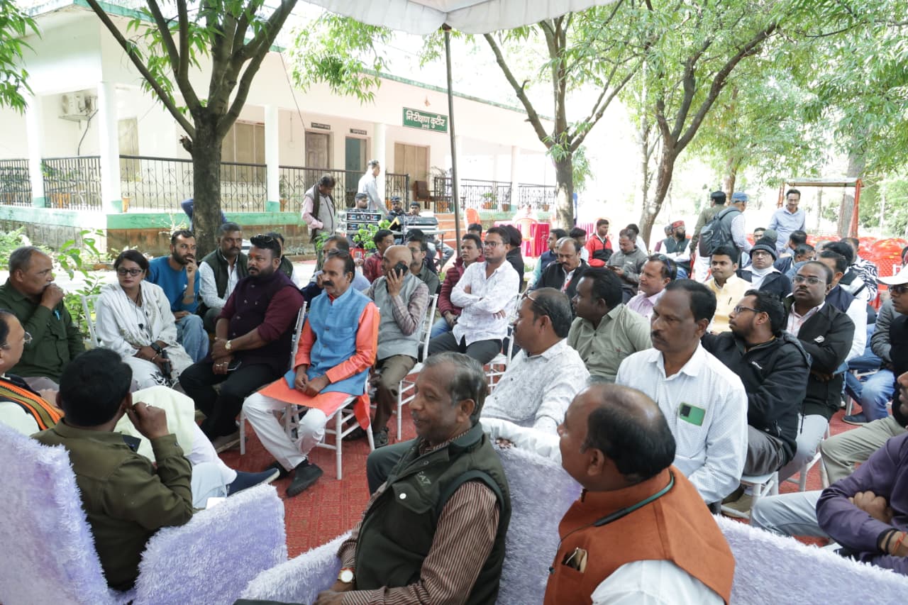 IMG-20260119-WA0004 क्षेत्र के संतुलित विकास के लिये 50 वर्षों की रूपरेखा पर काम कर रहा हूँ – स्वास्थ्य मंत्री श्याम बिहारी जायसवाल ने बताया पत्रकारों को।