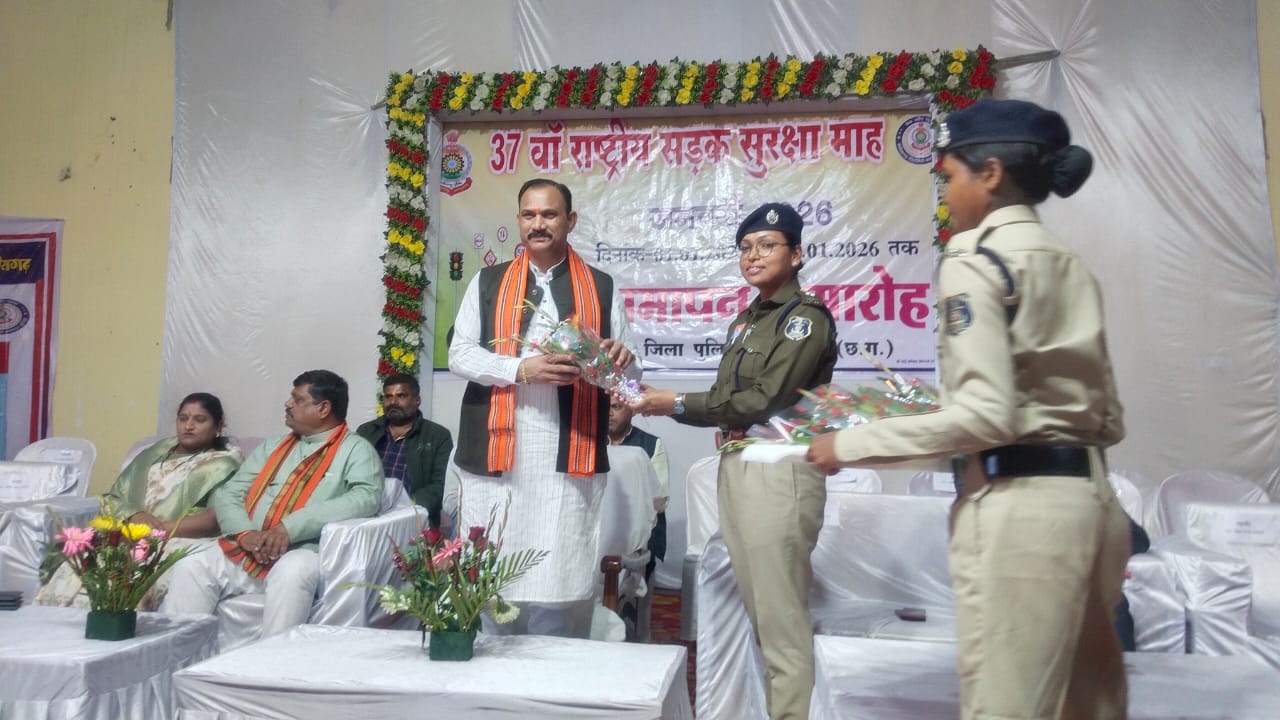 IMG-20260207-WA0042 सड़क पर सतर्कता, आपके और हमारे जीवन की सुरक्षा — झगराखाण्ड में सड़क सुरक्षा माह का समापन ।